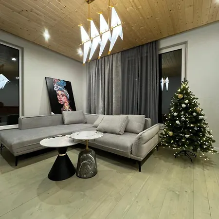 Girske Povitria Γιαρέμτσε